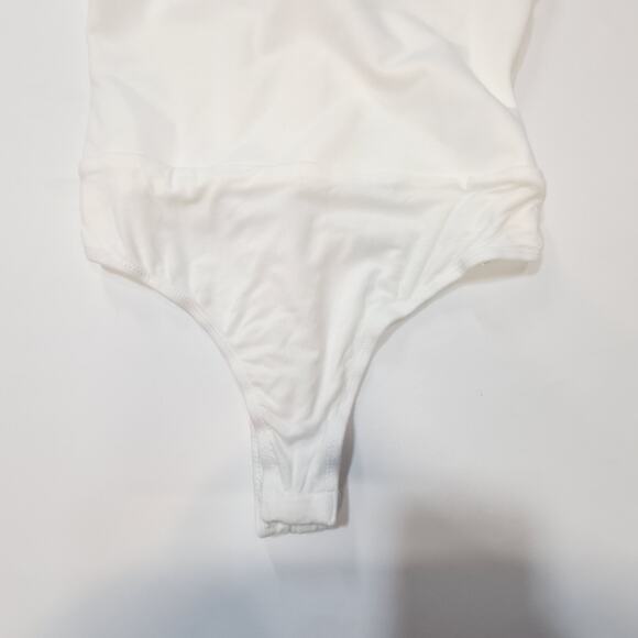 Superdown Reece Halter Bodysuit in white Small - Picture 3 of 12